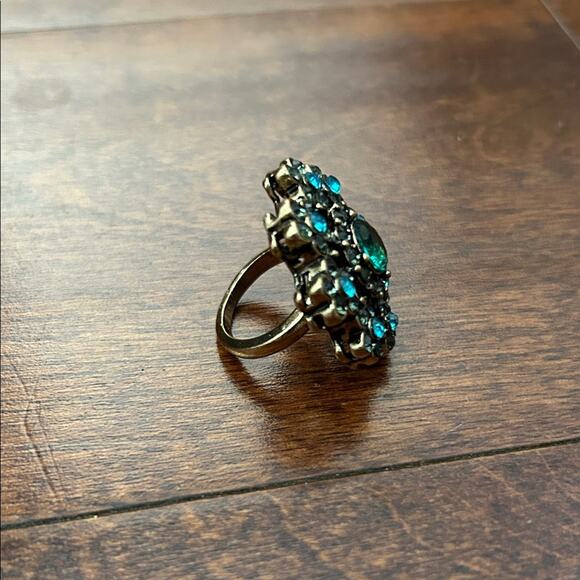 Fun Cocktail Flower Ring with Antique Gold Metal, Aqua and Green, Size 5 - Picture 4 of 16
